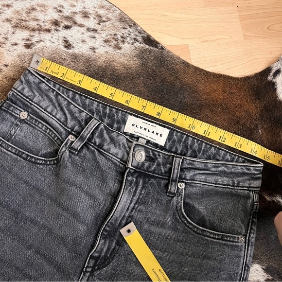 SLVRLAKE Lou Lou Slim Straight Jean In River Moon
Grey Wash Size 27 - Picture 9 of 11